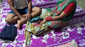 कपड़े बेचने वाले गरीब लड़की को पैसे का लालच देकर चोदा &excl;  साफ हिंदी आवाज में