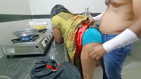 सब्जी तो बनाने दो मुझे इतनी ही क्या चोदने की जल्दी हैं