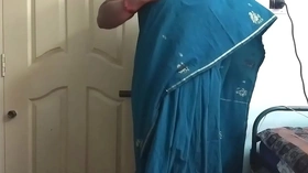 बड़े बड़े काले चूचे वाली लड़की ऑनलाइन दोस्त के सामने