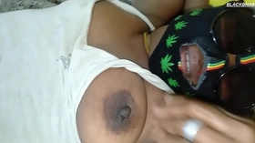 चूत रस से भीगी उंगली चाट कर चोदा