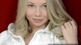 Real orgasm for petite blonde hottie