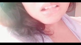 Quiero que mis vecinos me vean mientras me masturbo