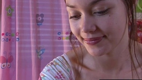 Cute amateur teenie toys her squelching pussy