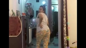 Hot desi indian bhabi shaking her sexi ass &boobs on bigo live&period;&period;&period;6