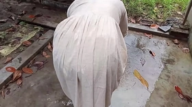 अजनबी पानी पीने अंदर आया और मुझे चोद कर चला गया