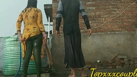 सावन के महीने में नई पड़ोसन के साथ बारिश में मस्ती