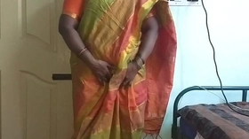 Indian desi maid to show her natural tits to home owner